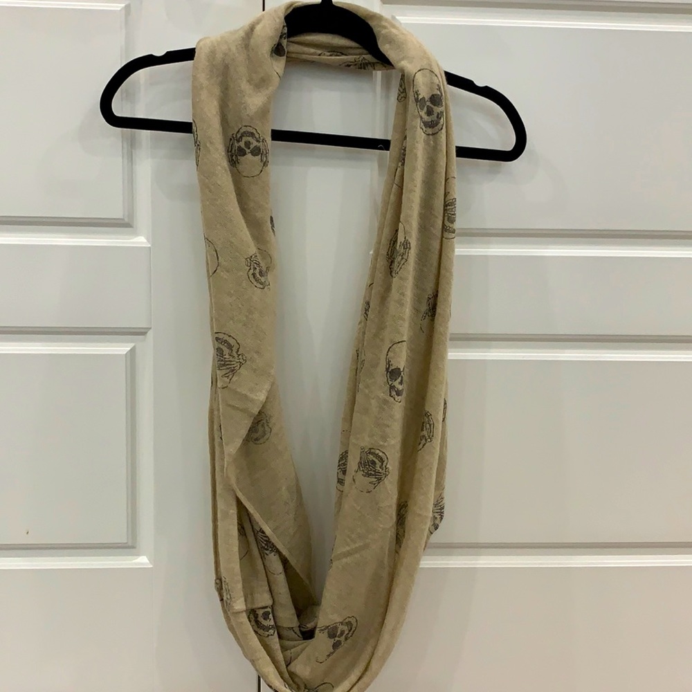 Skull Round Scarf